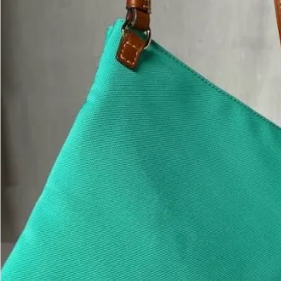 Dooney & Bourke mint green crossbody nylon purse. - Picture 4 of 4